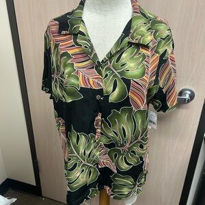 Hilo Hattie Green and Black Leaf Print Women's Button Down Shirt